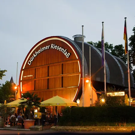 Ihr Bett Mit Blick Auf Weinberge * Bad Dürkheim